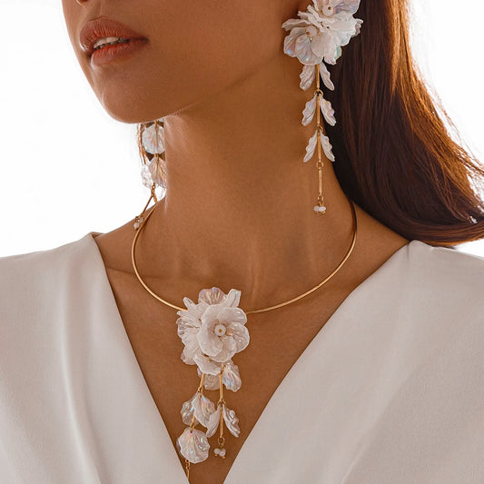 Torques Chain Necklaced, White Flower Hanging Drop Earrings.